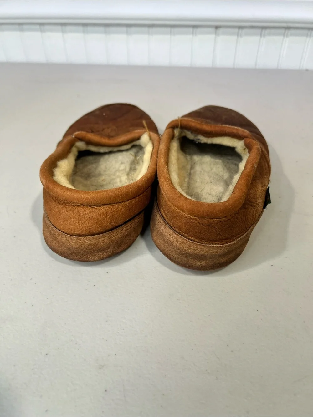 Acorn Women’s Brown Shearling-Lined Slip-On Slippers